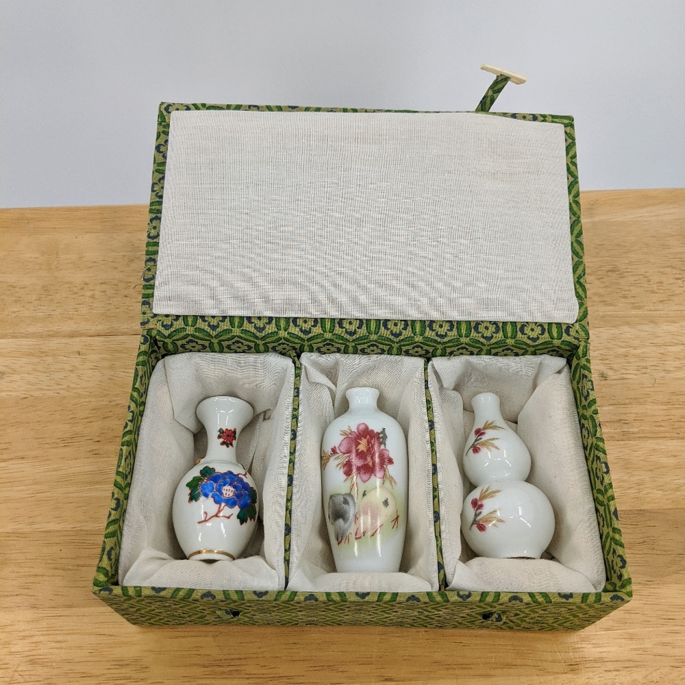 Miniature Ceramic Porcelain Vases Japan